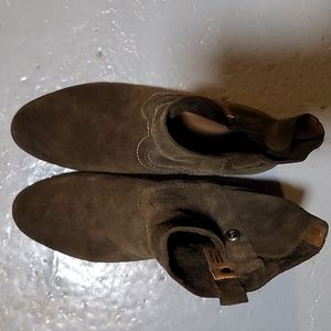 Army green Fry & co. shortie booties